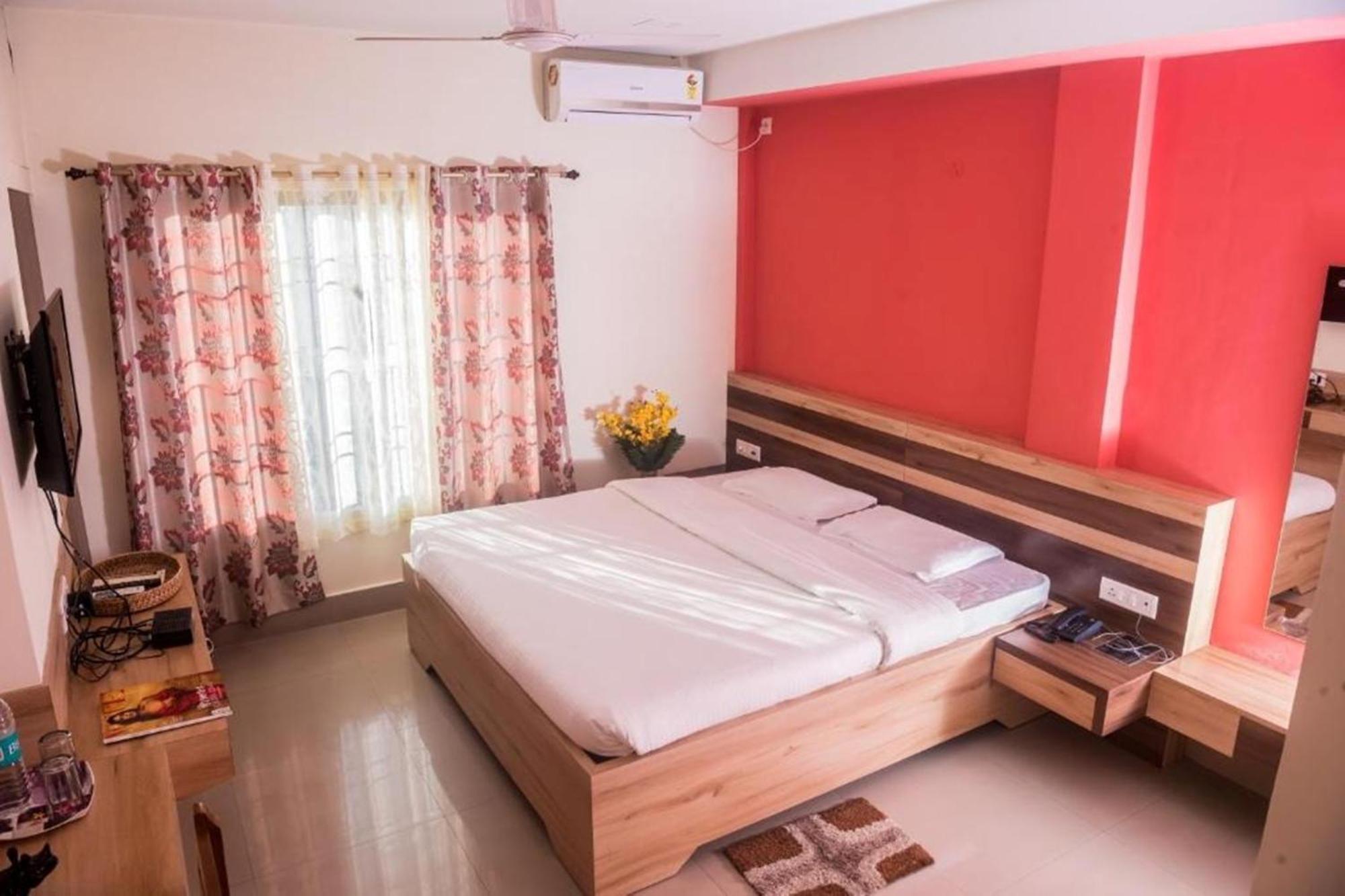 Hotel Aatreyee Dibrugarh Exterior photo